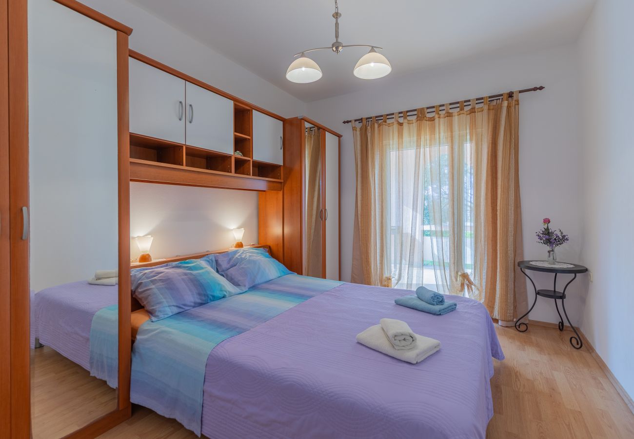 House in Vir - Holiday Home Manuela with Private Beach Access