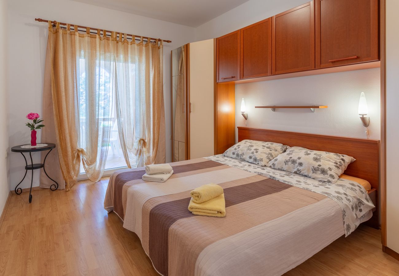 House in Vir - Holiday Home Manuela with Private Beach Access