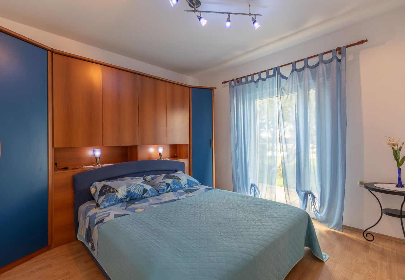 House in Vir - Holiday Home Manuela with Private Beach Access