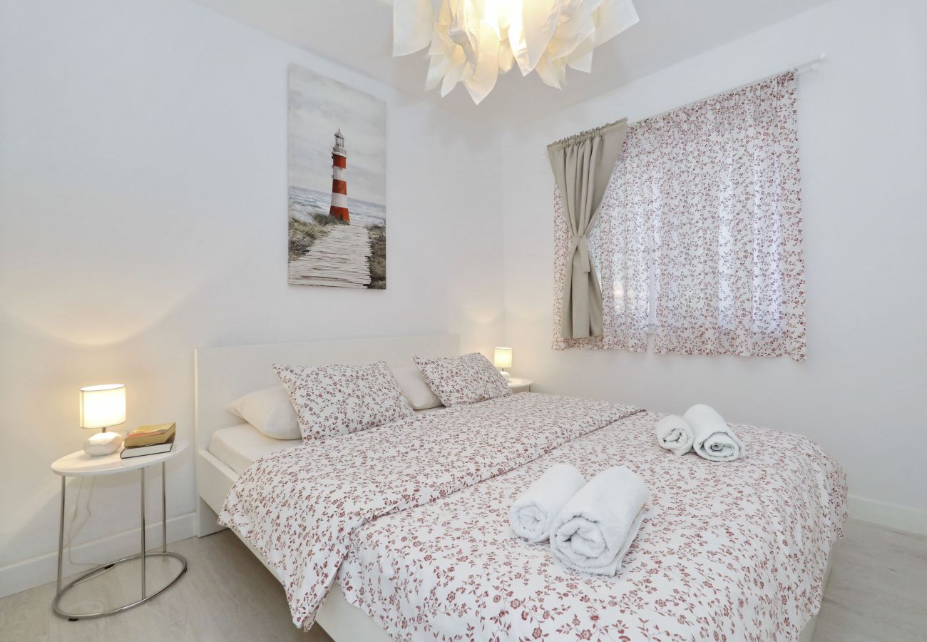Apartment in Starigrad - Apartment Candela 4 by the Sea