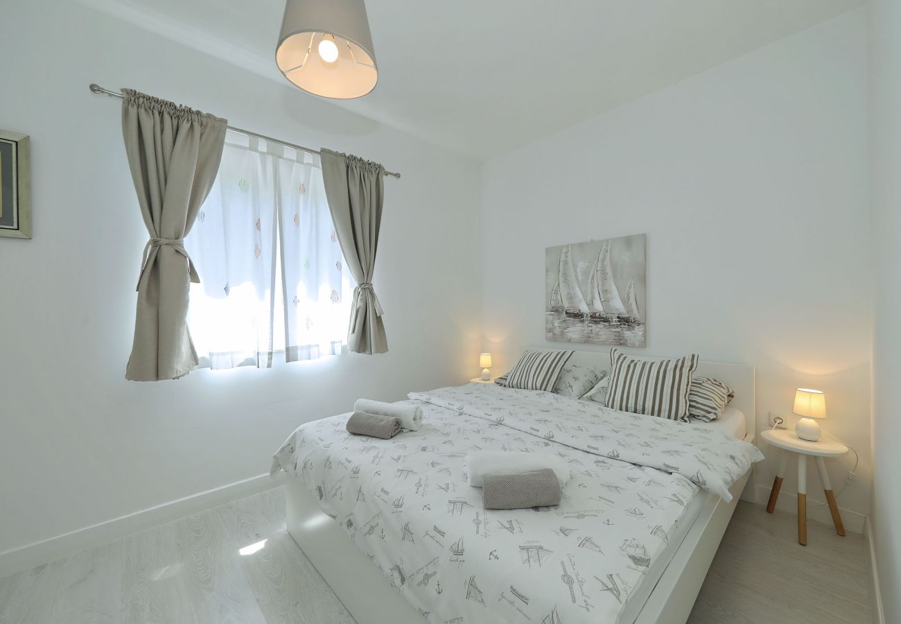 Apartment in Starigrad - Apartment Candela 6 by the Sea