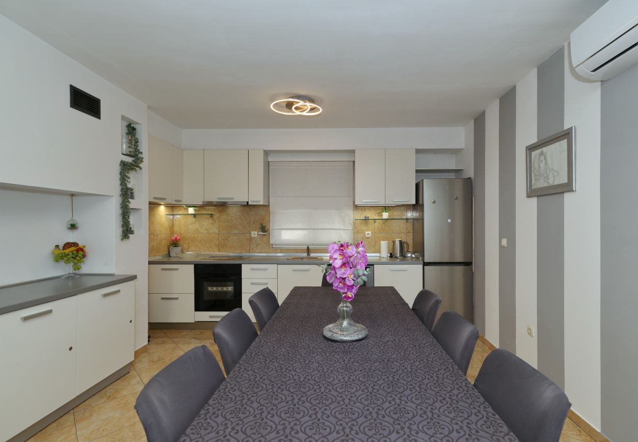 Apartment in Zadar - Apartment Anita with Outdoor Kitchen