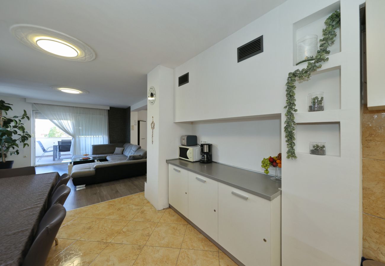 Apartment in Zadar - Apartment Anita with Outdoor Kitchen