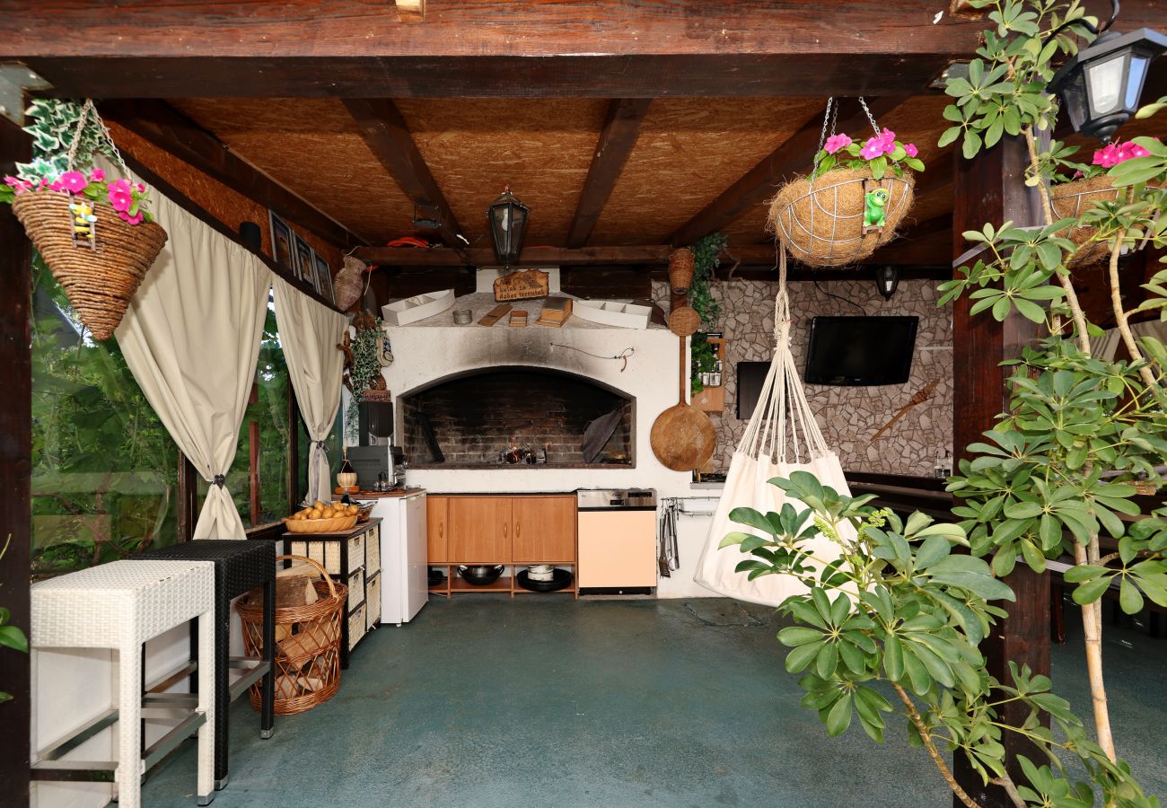 Apartment in Zadar - Apartment Anita with Outdoor Kitchen
