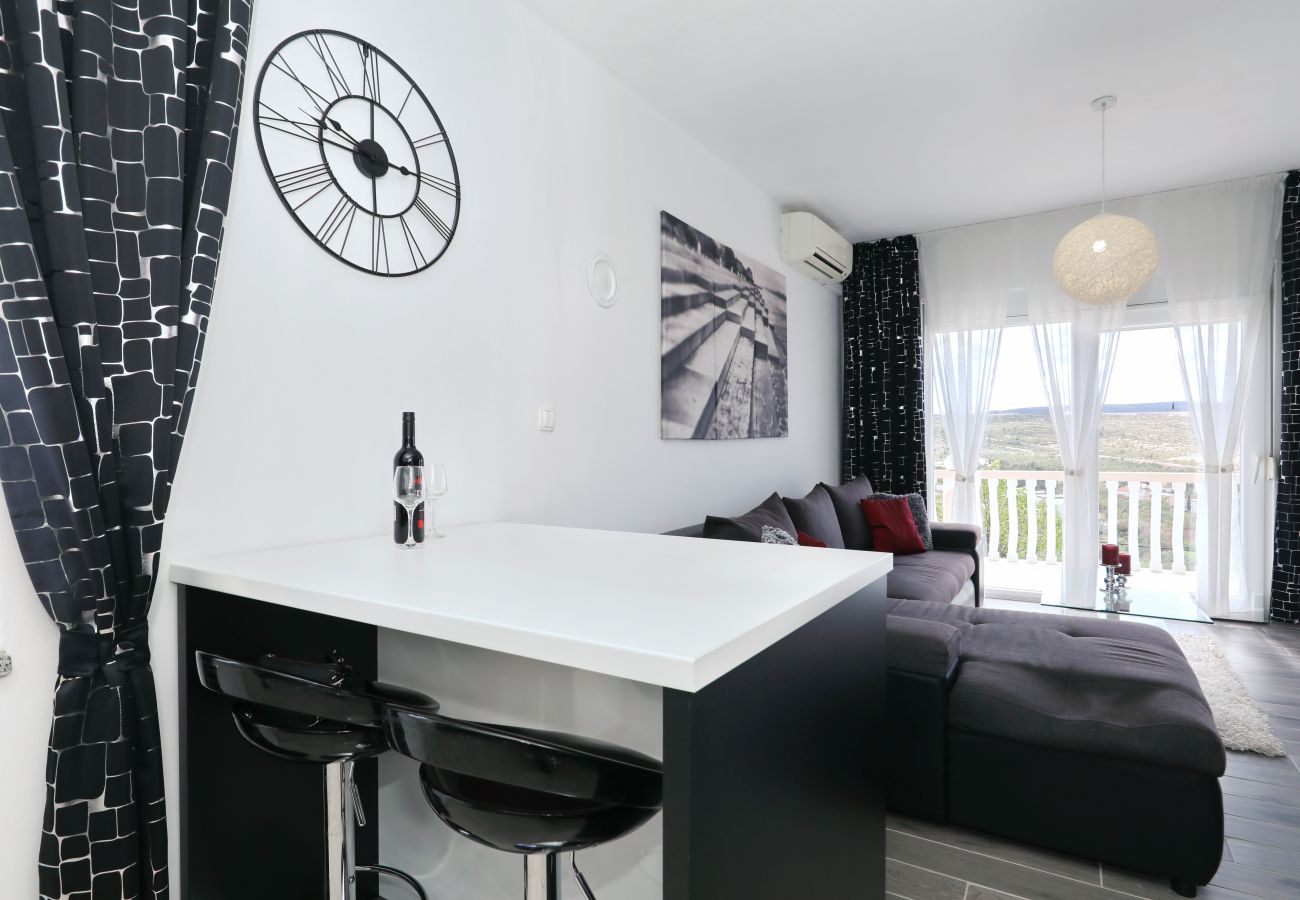 Apartment in Rovanjska - Apartment Marina No.2 with Sea View