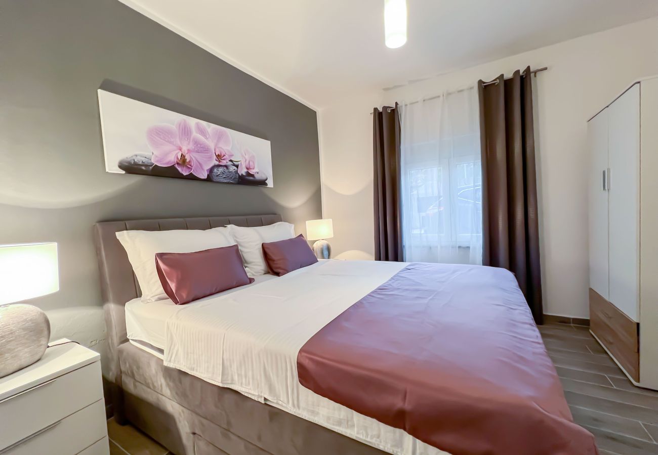 Apartment in Rovanjska - Apartment Marina No.2 with Sea View