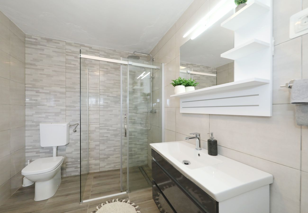 Apartment in Rovanjska - Apartment Marina No.1 with Sea View