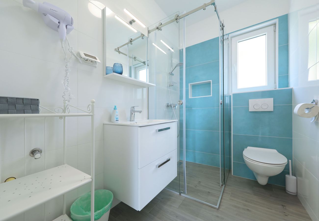 Villa in Sveti Filip i Jakov - Villa Azuro with Heated Pool