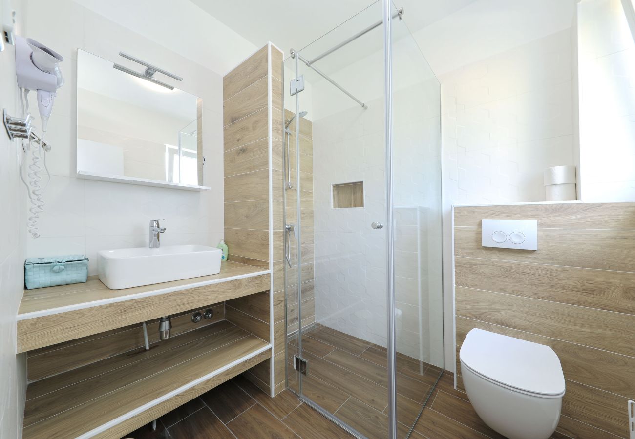 Villa in Sveti Filip i Jakov - Villa Azuro with Heated Pool