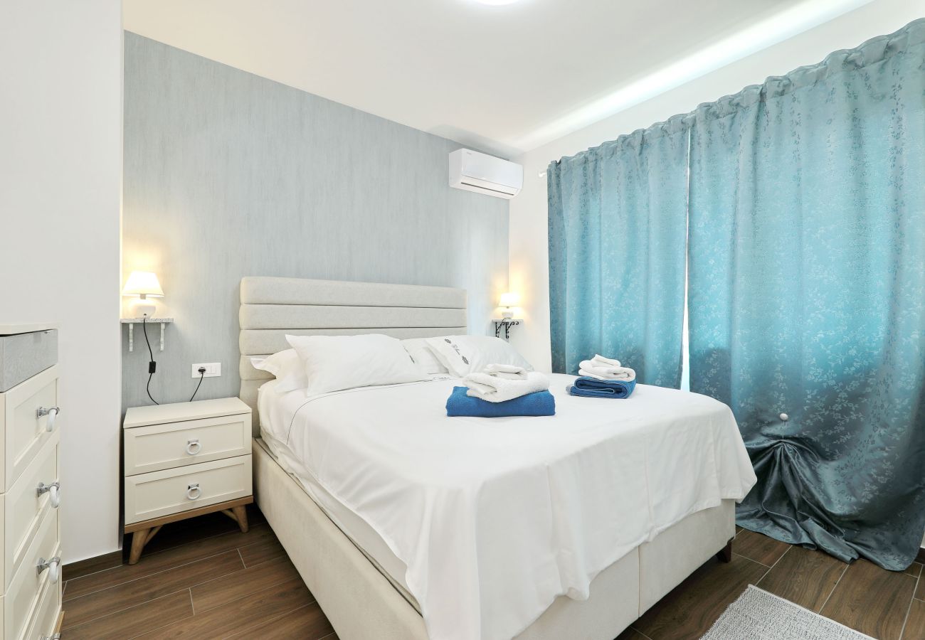 Villa in Sveti Filip i Jakov - Villa Azuro with Heated Pool