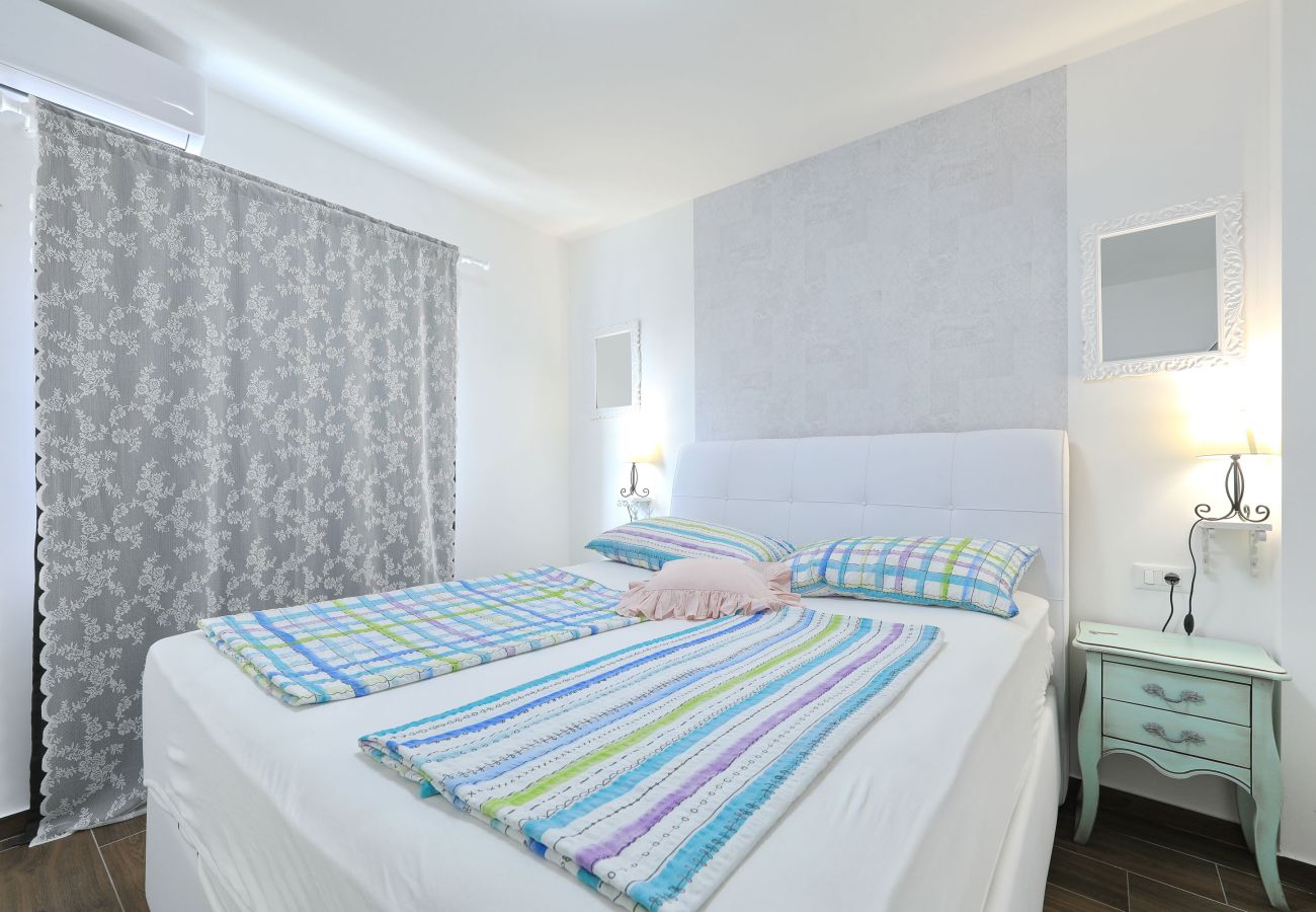Villa in Sveti Filip i Jakov - Villa Azuro with Heated Pool