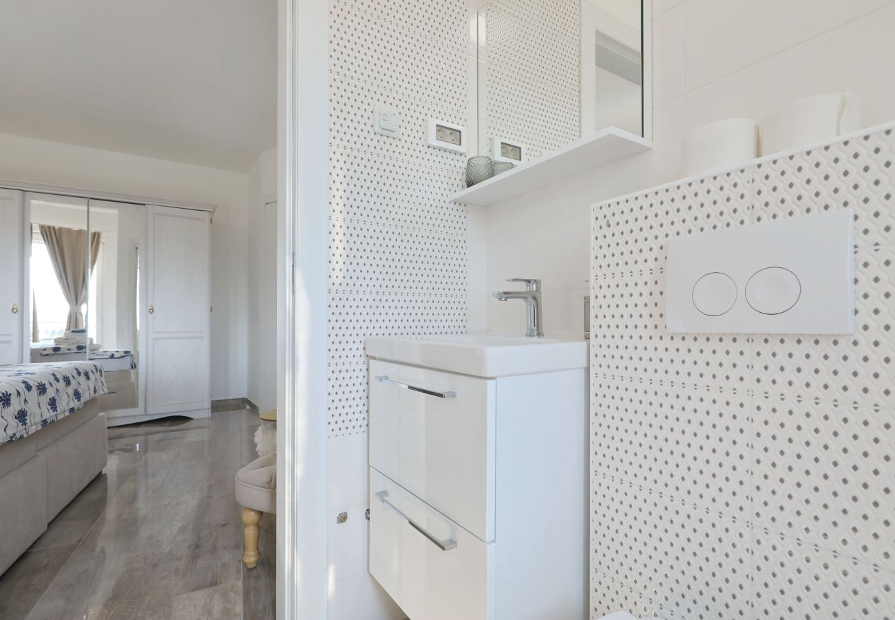 Villa in Sveti Filip i Jakov - Villa Azuro with Heated Pool