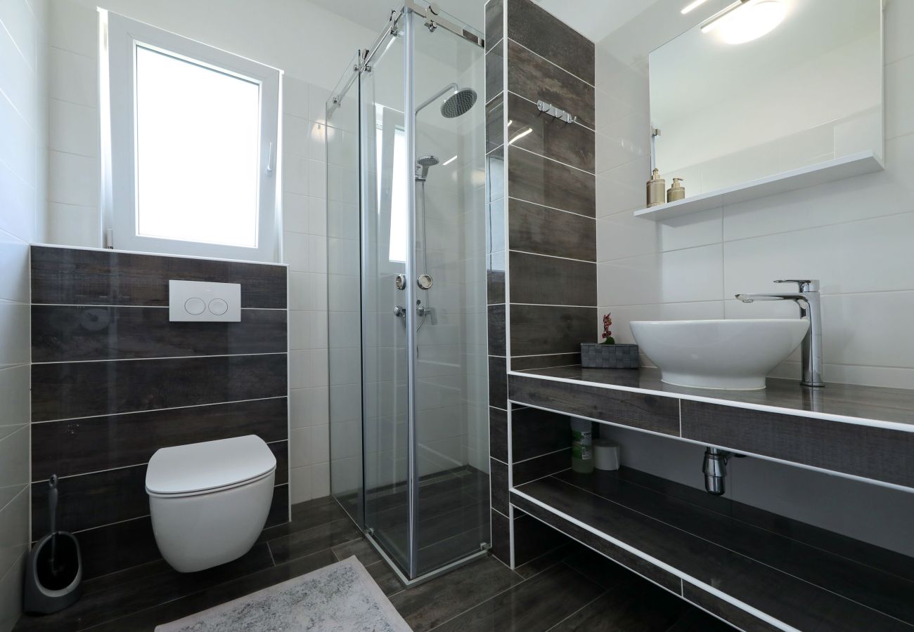 Villa in Sveti Filip i Jakov - Villa Azuro with Heated Pool