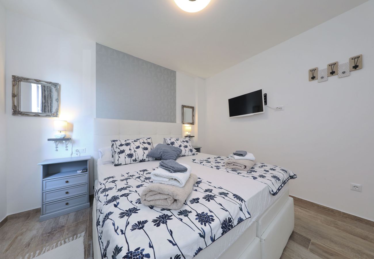 Villa in Sveti Filip i Jakov - Villa Azuro with Heated Pool