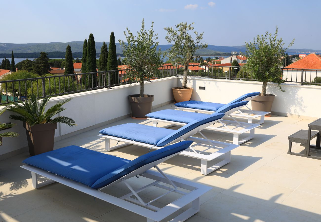 Villa in Sveti Filip i Jakov - Villa Azuro with Heated Pool