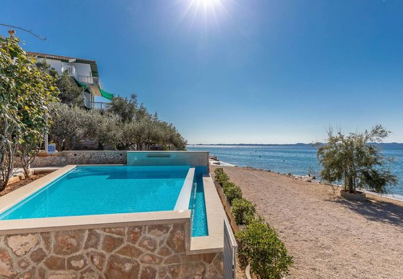 House in Ždrelac - Holiday Home Bruno with Beach Access
