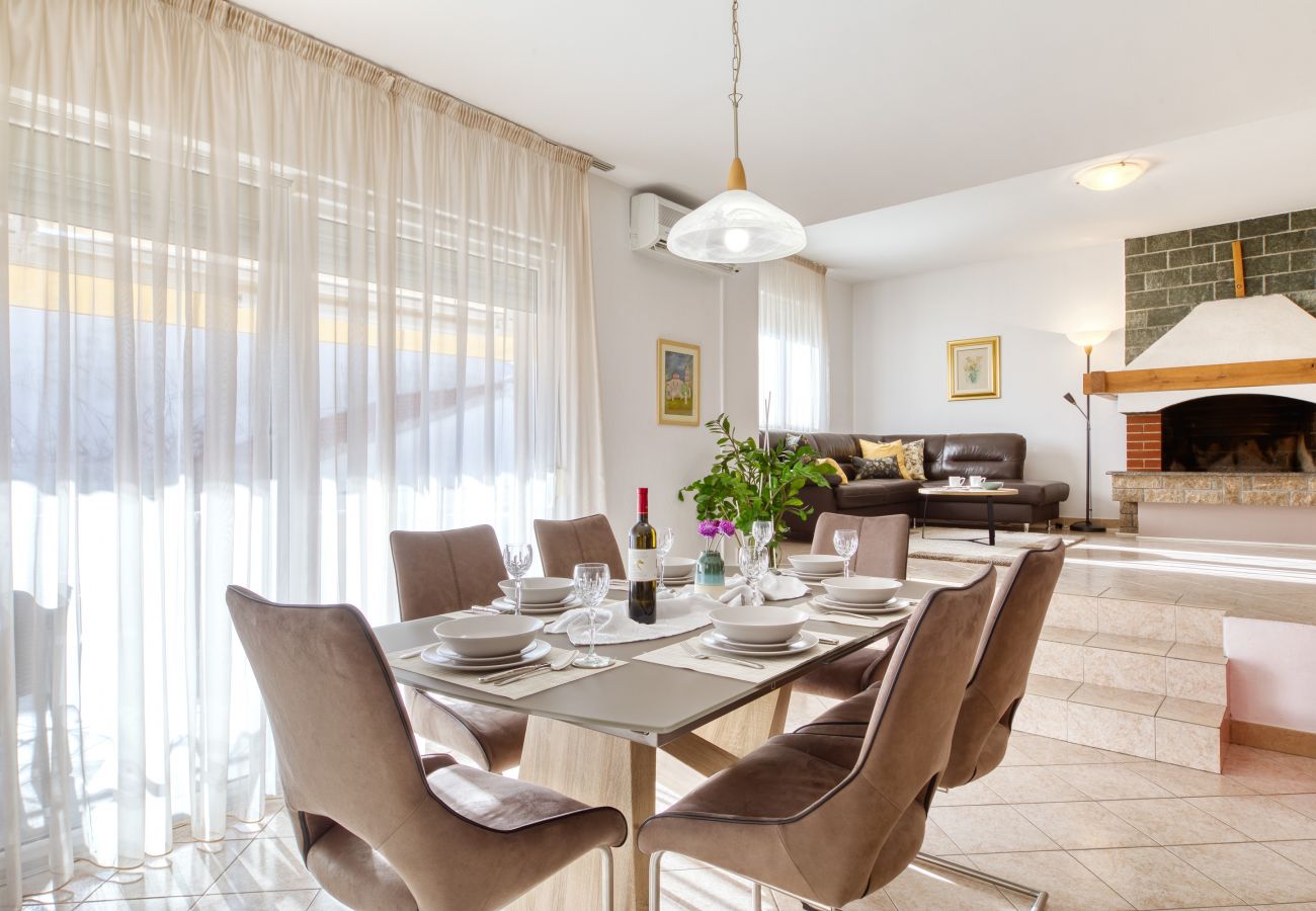 Apartment in Zadar - Apartment Keko with Barbecue Terrace