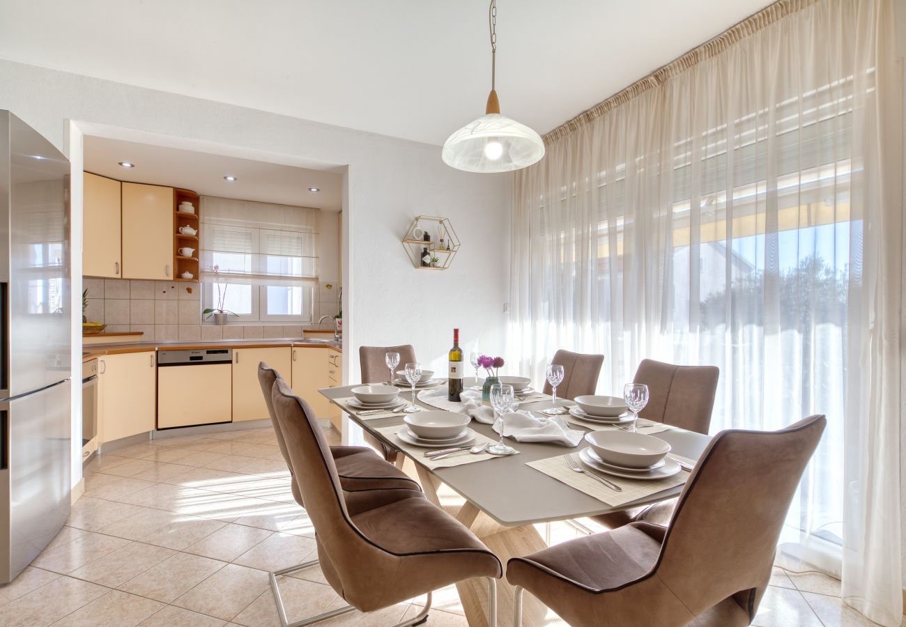 Apartment in Zadar - Apartment Keko with Barbecue Terrace