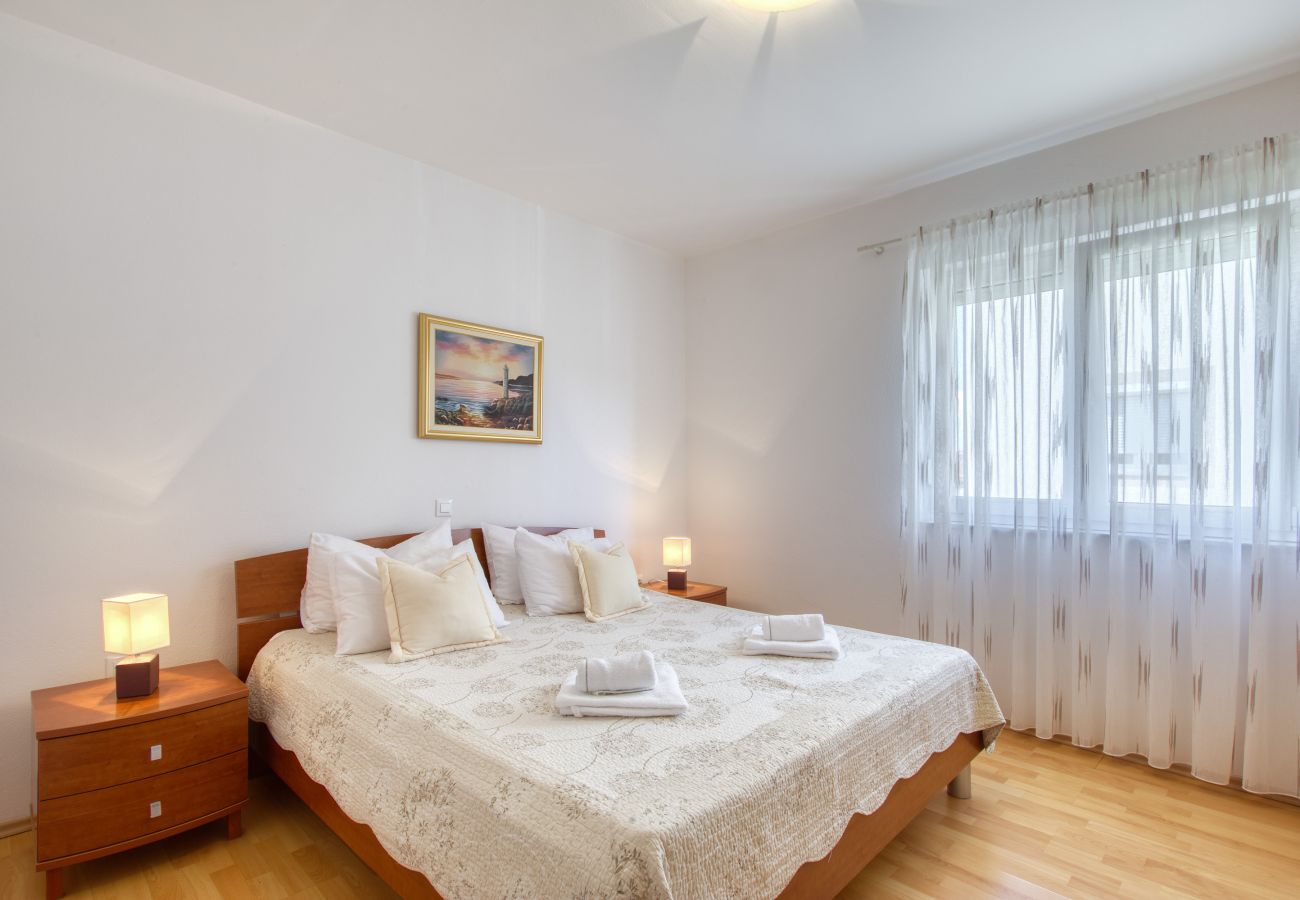 Apartment in Zadar - Apartment Keko with Barbecue Terrace