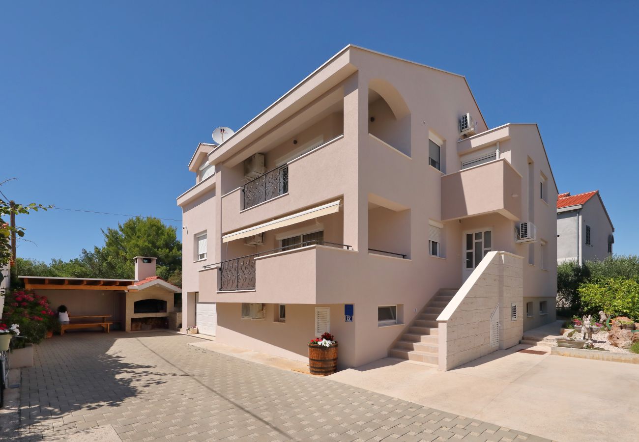 Apartment in Zadar - Apartment Keko with Barbecue Terrace