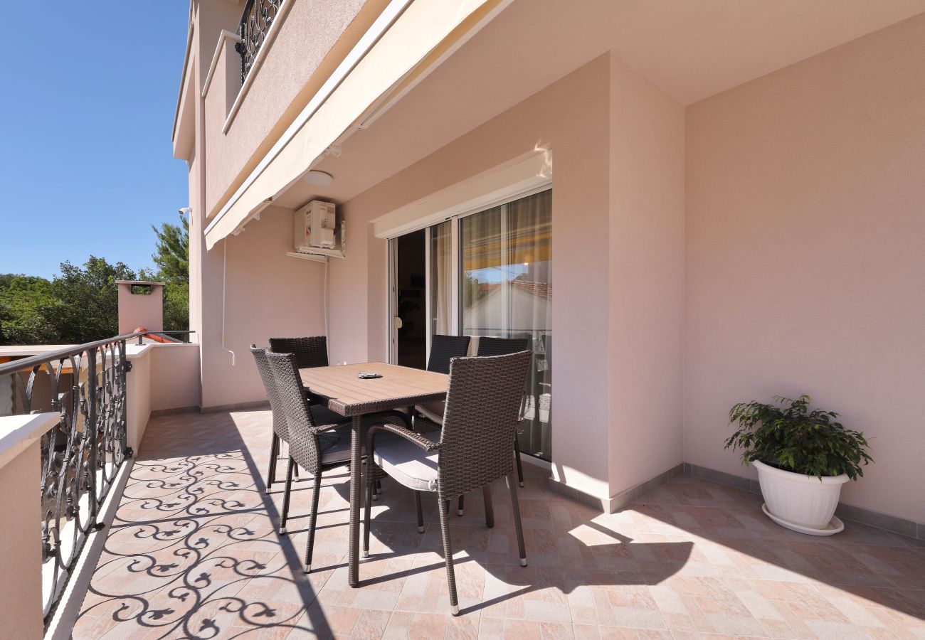 Apartment in Zadar - Apartment Keko with Barbecue Terrace