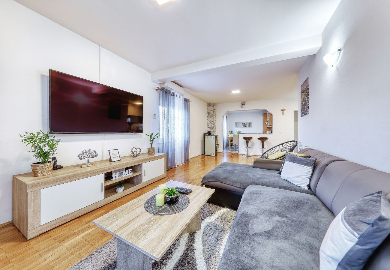 Apartment in Rovanjska - Apartment Pavao with Whirlpool