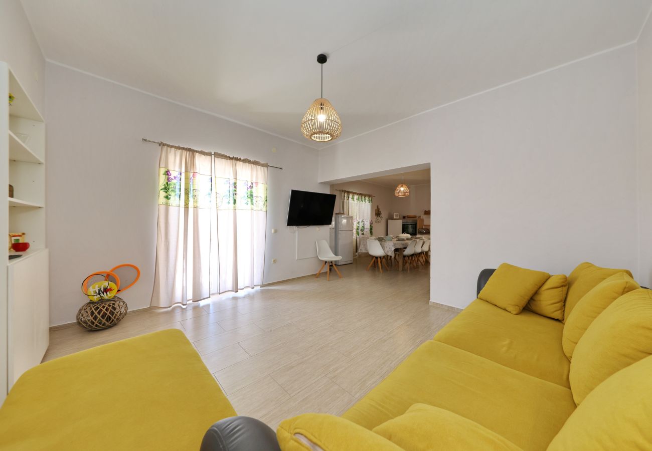 House in Kakma - Holiday Home Vana with Pool