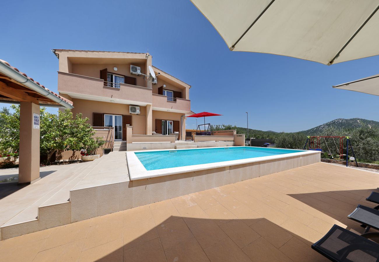 House in Kakma - Holiday Home Vana with Pool
