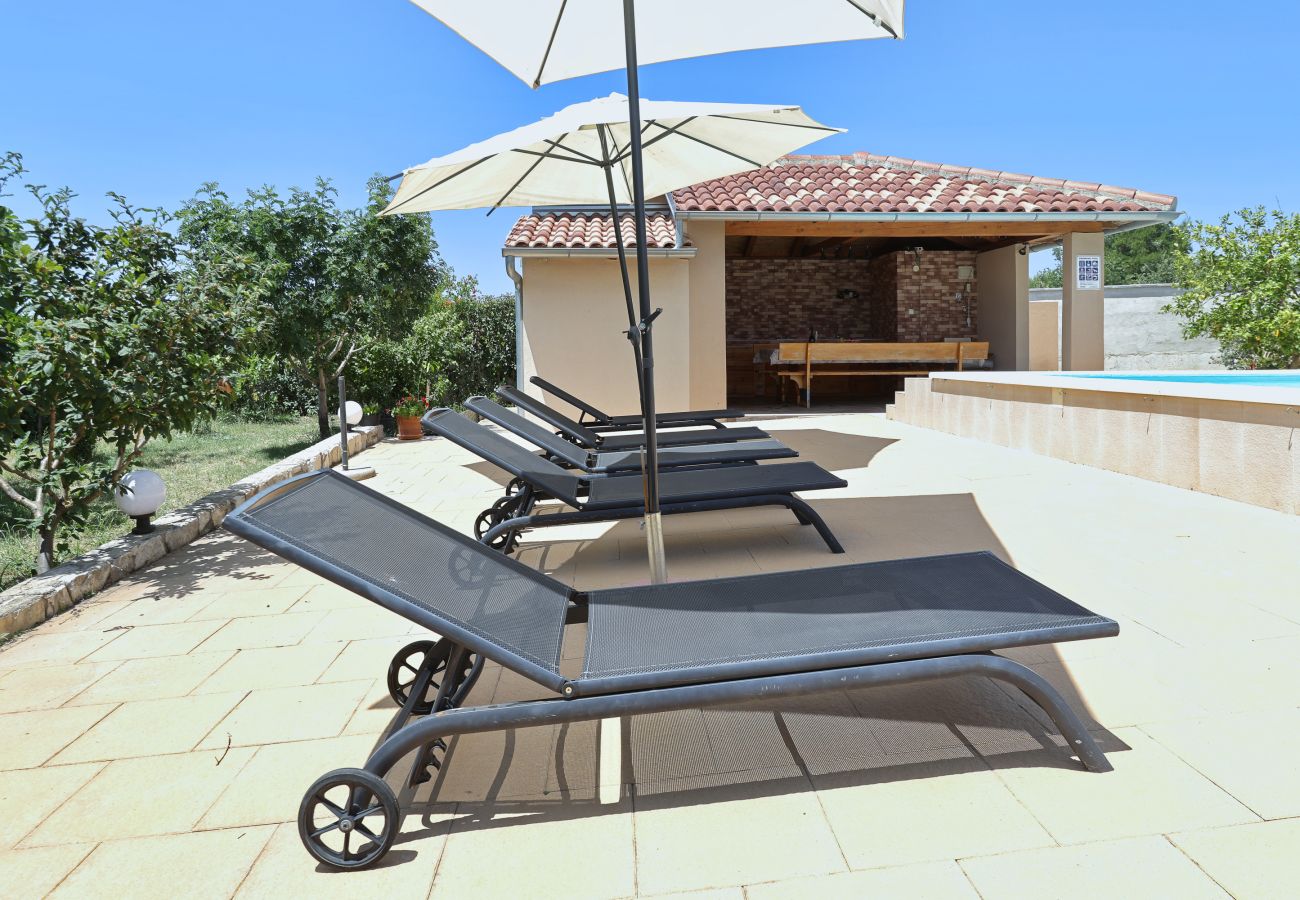 House in Kakma - Holiday Home Vana with Pool