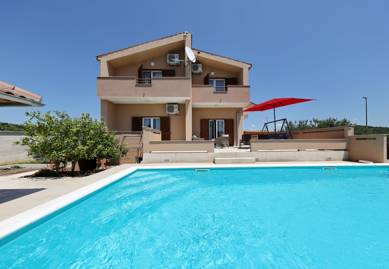 House in Kakma - Holiday Home Vana with Pool