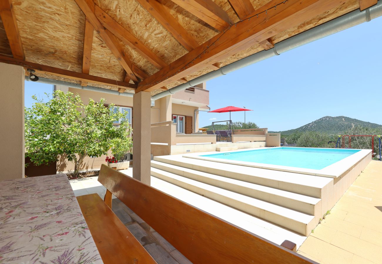 House in Kakma - Holiday Home Vana with Pool