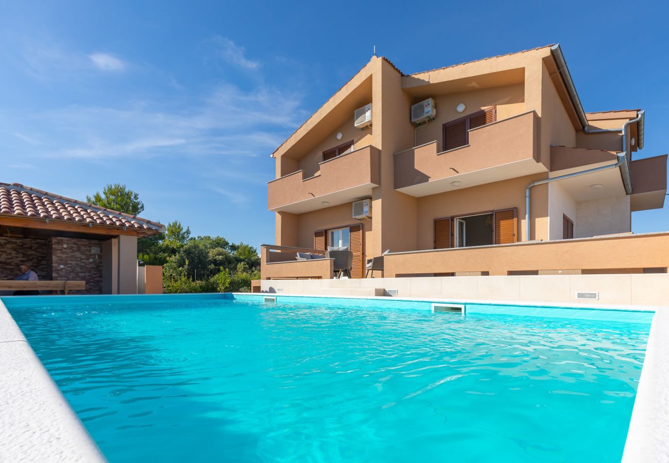 House in Kakma - Holiday Home Vana with Pool