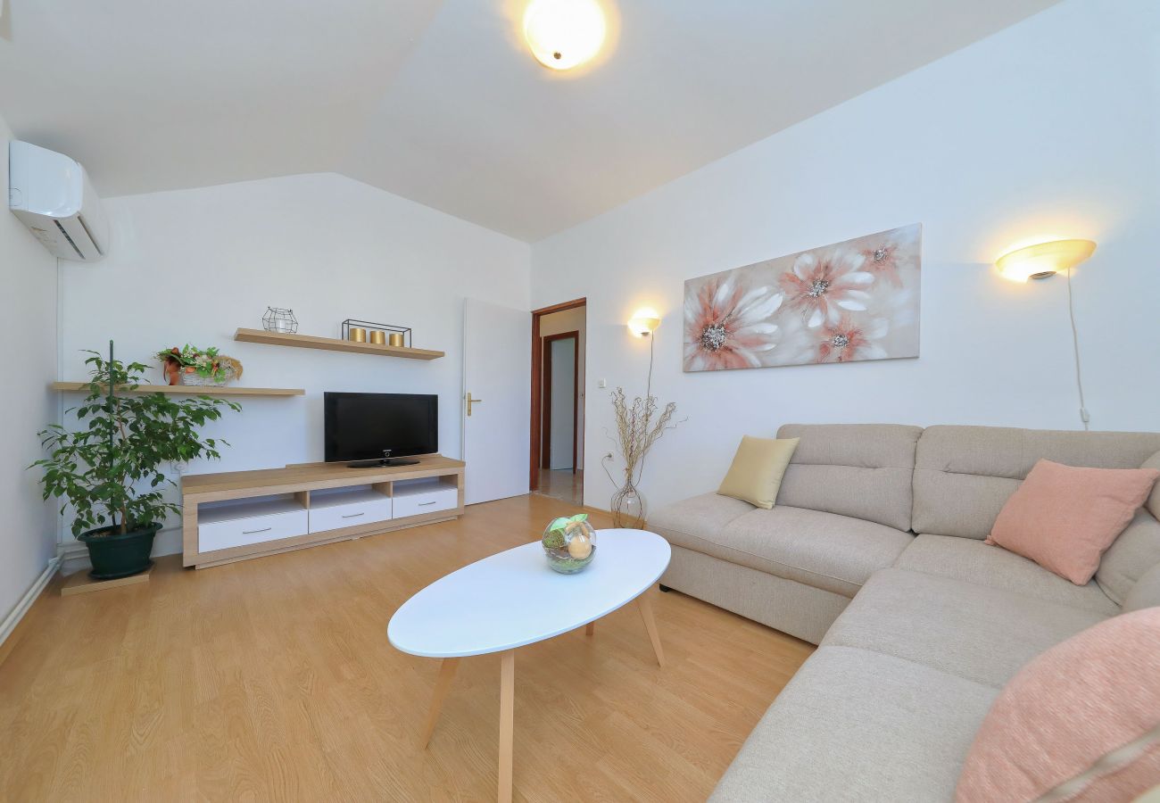 House in Puljane - Holiday Home Antona with Private Pool