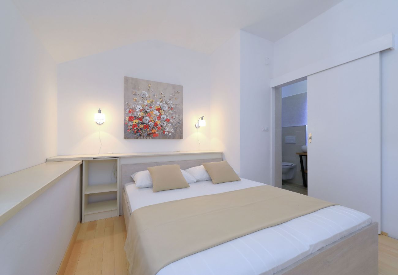 House in Puljane - Holiday Home Antona with Private Pool