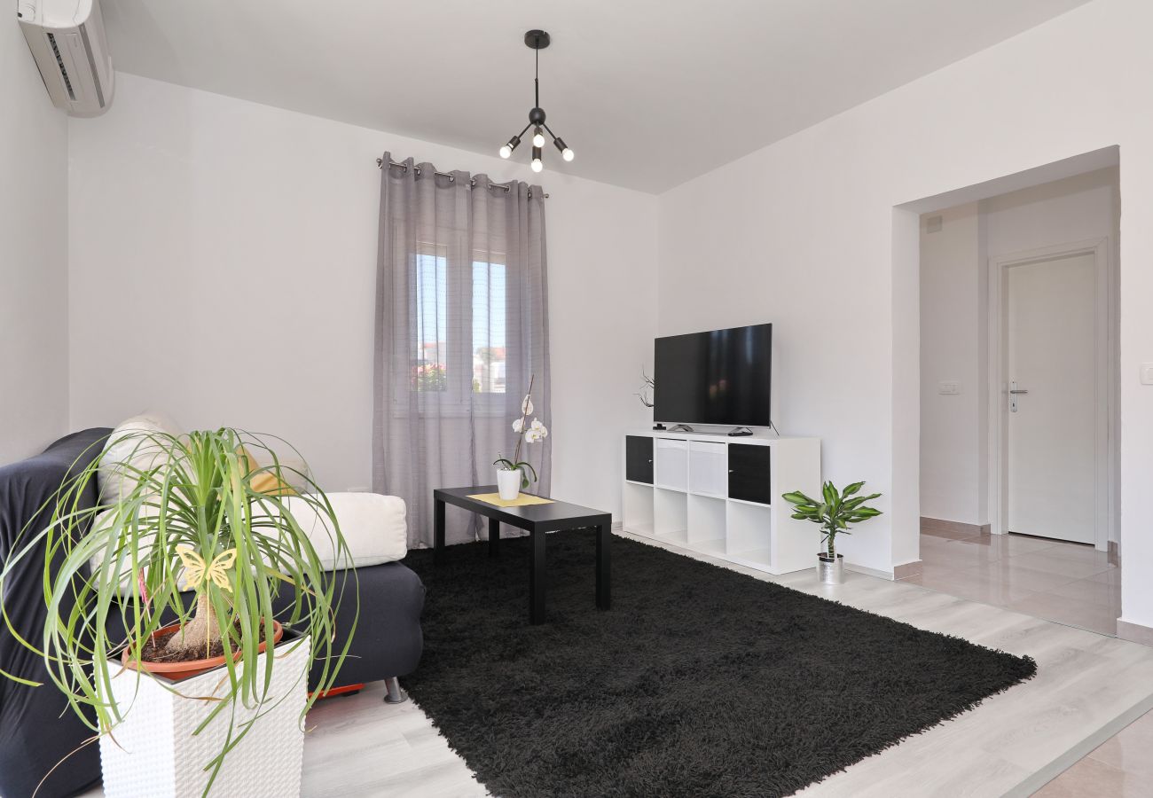 Apartment in Zadar - Apartment Jerbic next to Višnjik Sports Center