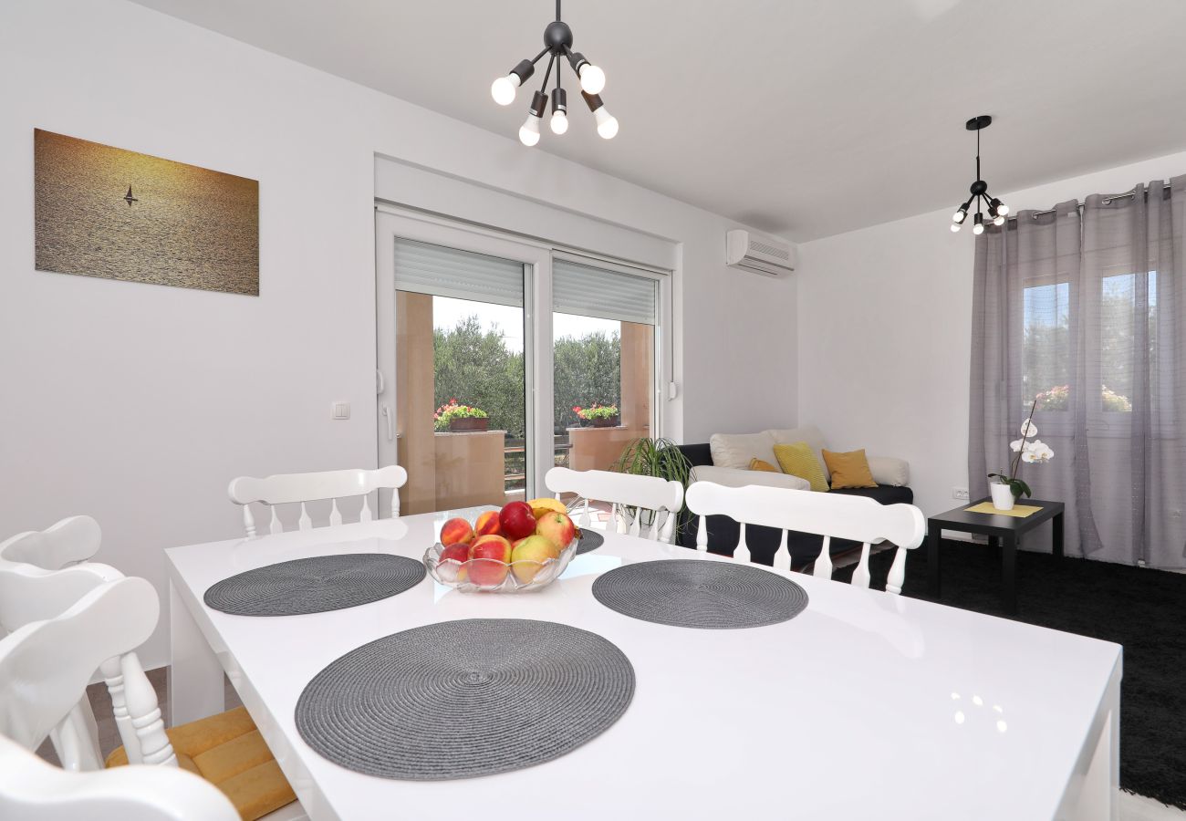 Apartment in Zadar - Apartment Jerbic next to Višnjik Sports Center