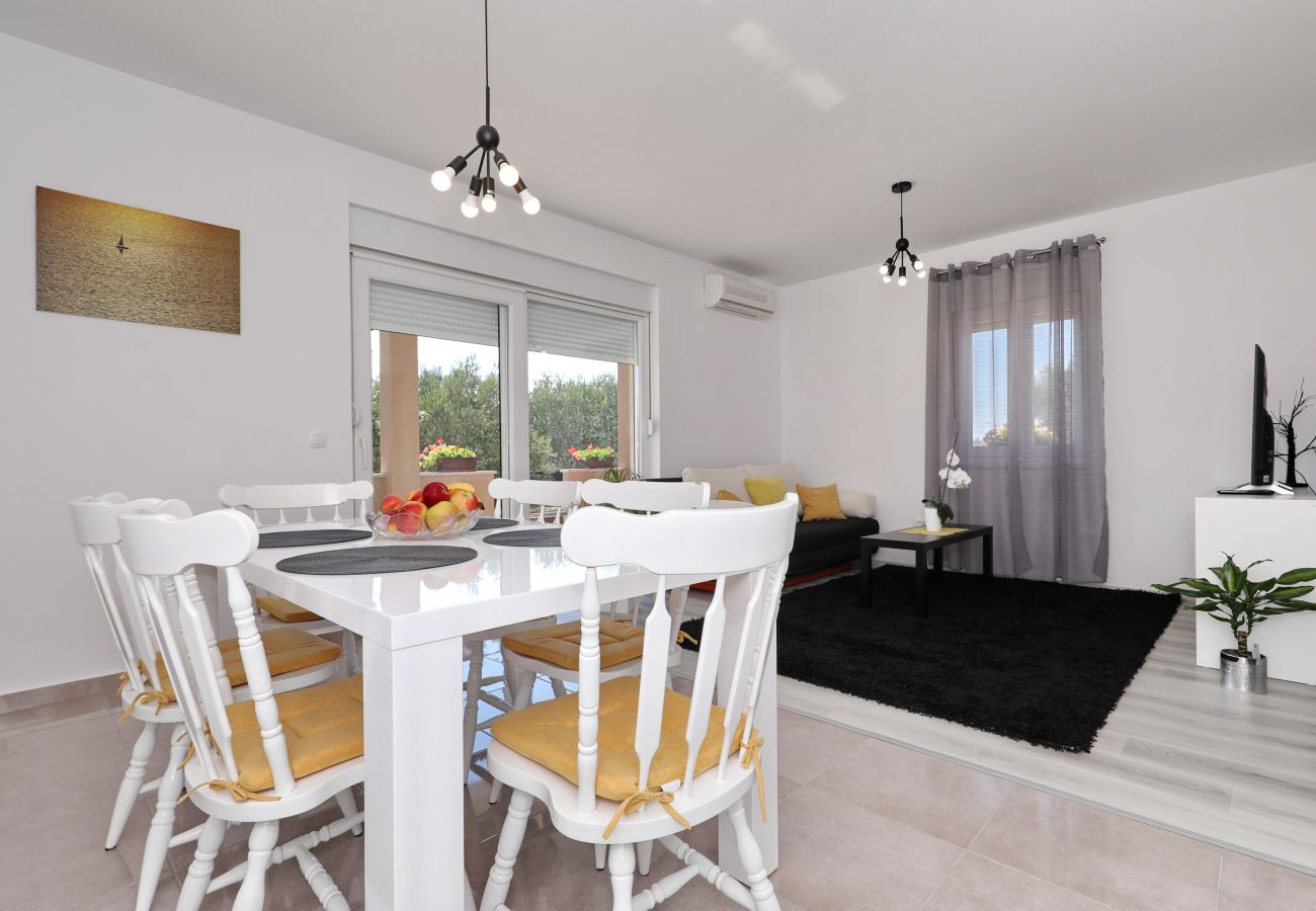 Apartment in Zadar - Apartment Jerbic next to Višnjik Sports Center