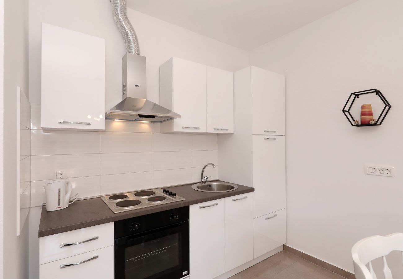 Apartment in Zadar - Apartment Jerbic next to Višnjik Sports Center
