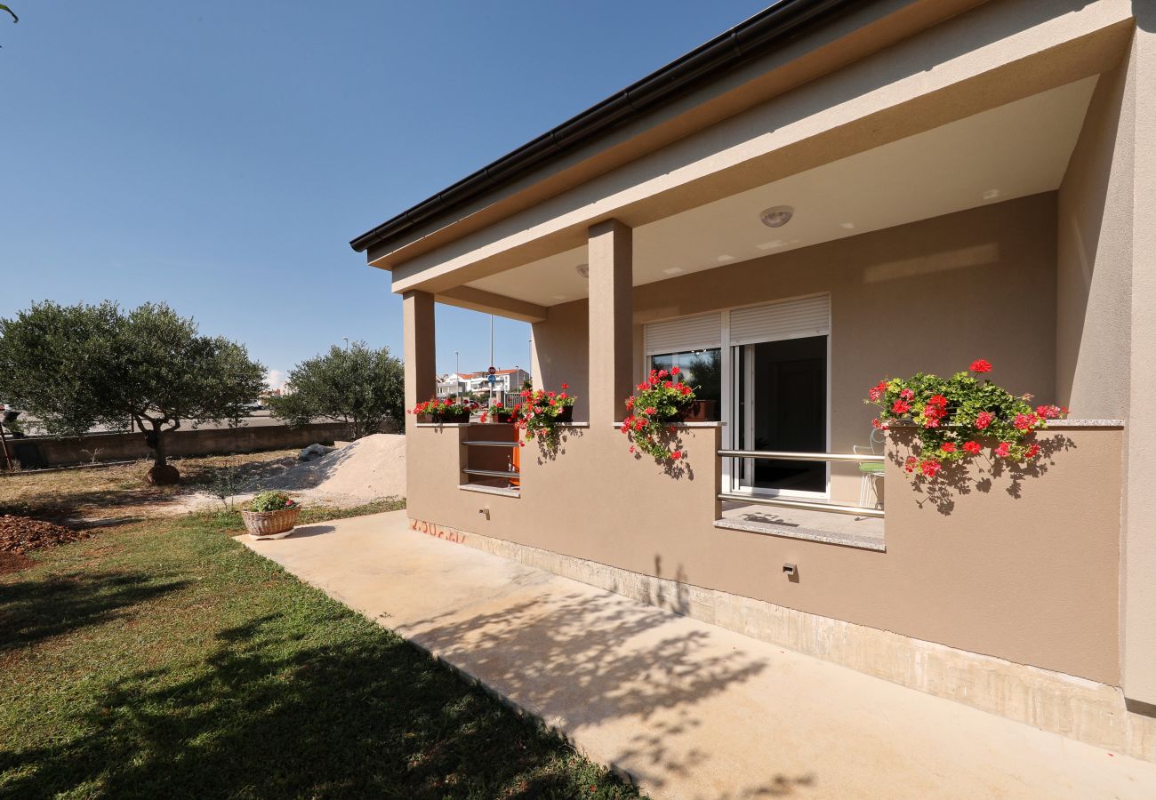 Apartment in Zadar - Apartment Jerbic next to Višnjik Sports Center