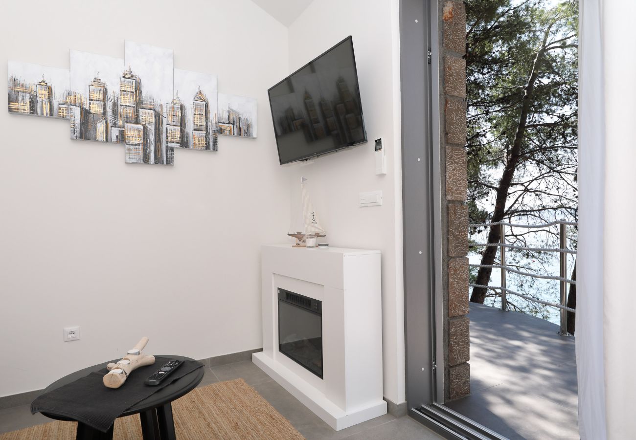 House in Starigrad - Stone House Mirko directly on a private beach