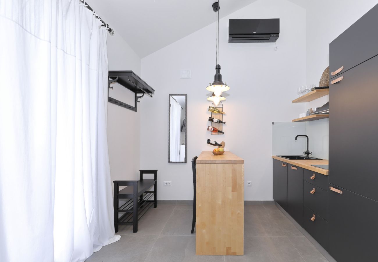 House in Starigrad - Stone House Mirko directly on a private beach