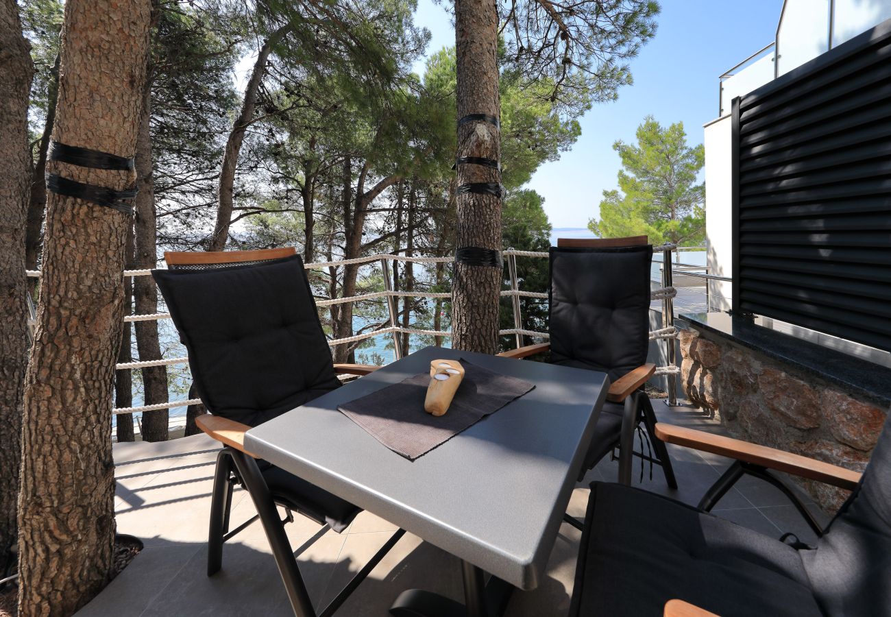 House in Starigrad - Stone House Mirko directly on a private beach