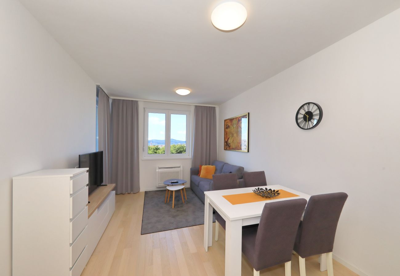 Apartment in Zadar - Apartment Kostela with Balcony and City View