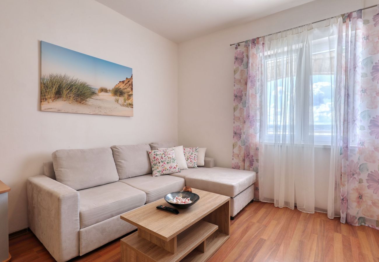 Apartment in Maslenica - Apartment Laura 3 by the Sea
