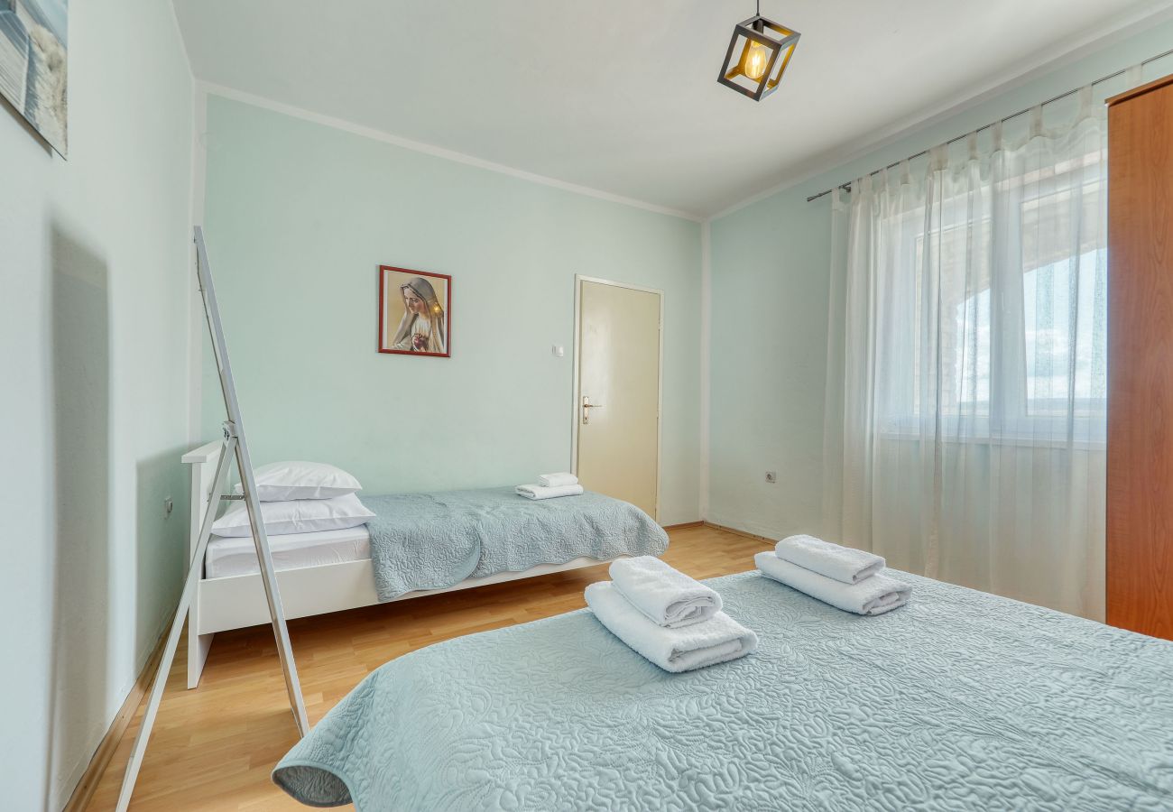 Apartment in Maslenica - Apartment Laura 3 by the Sea