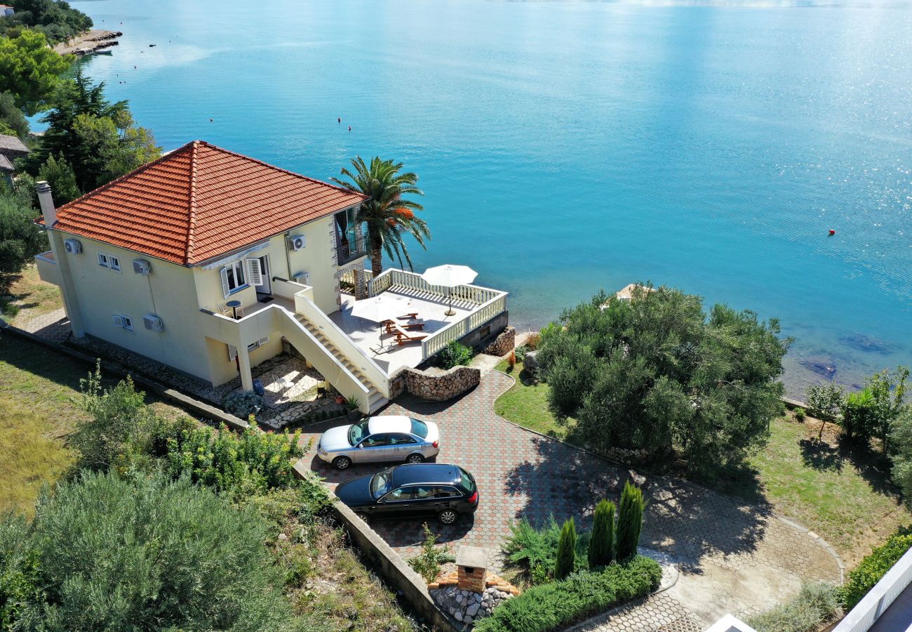 Apartment in Maslenica - Apartment Laura 3 by the Sea
