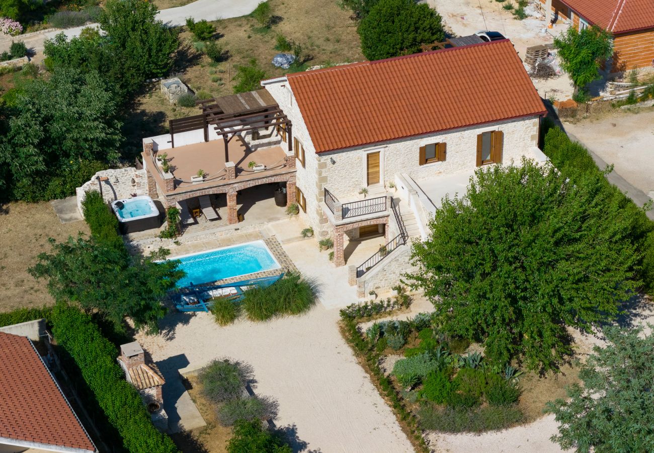 Villa in Nin - Villa Stone House Gland with Pool