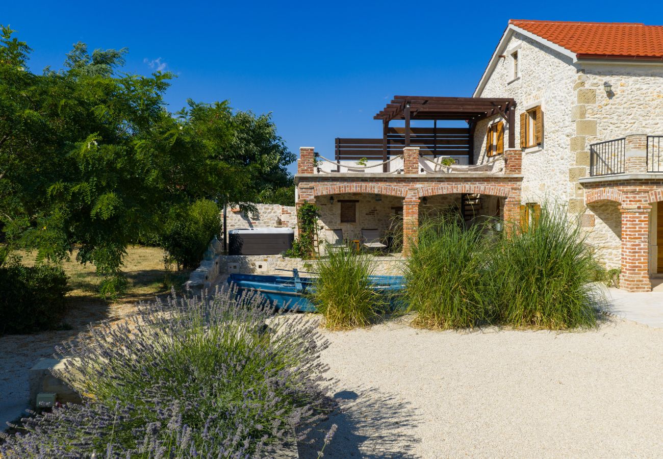 Villa in Nin - Villa Stone House Gland with Pool