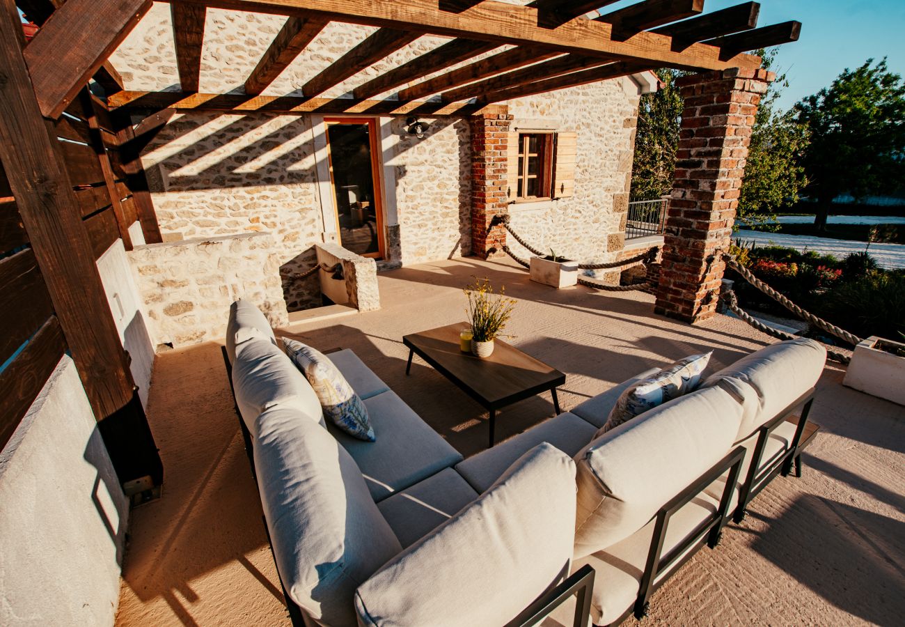 Villa in Nin - Villa Gland with Pool and Whirlpool