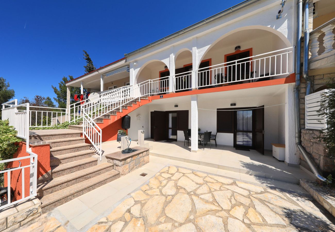 Rent by room in Starigrad - Room Hibis 2 near the Beach